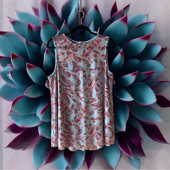 Apt. 9 Light Blue Sleeveless Top with Burgundy/Pink/White Paisley/Floral Print - Picture 3 of 16